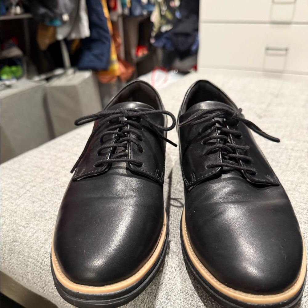 Clarks Classic Black Leather Women’s Oxford Shoes